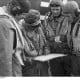 Briefing pilotes © Bundesarchiv, Bild 101I-373-2619-21A / Seuffert / CC-BY-SA
