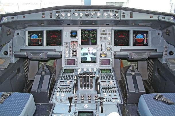 Cockpit Airbus A340 © Timo Breidenstein