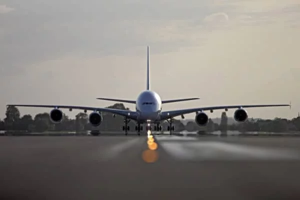 Hôtesse de l’air sur A380