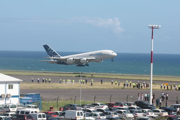 L’A380 atterit à la Réunion