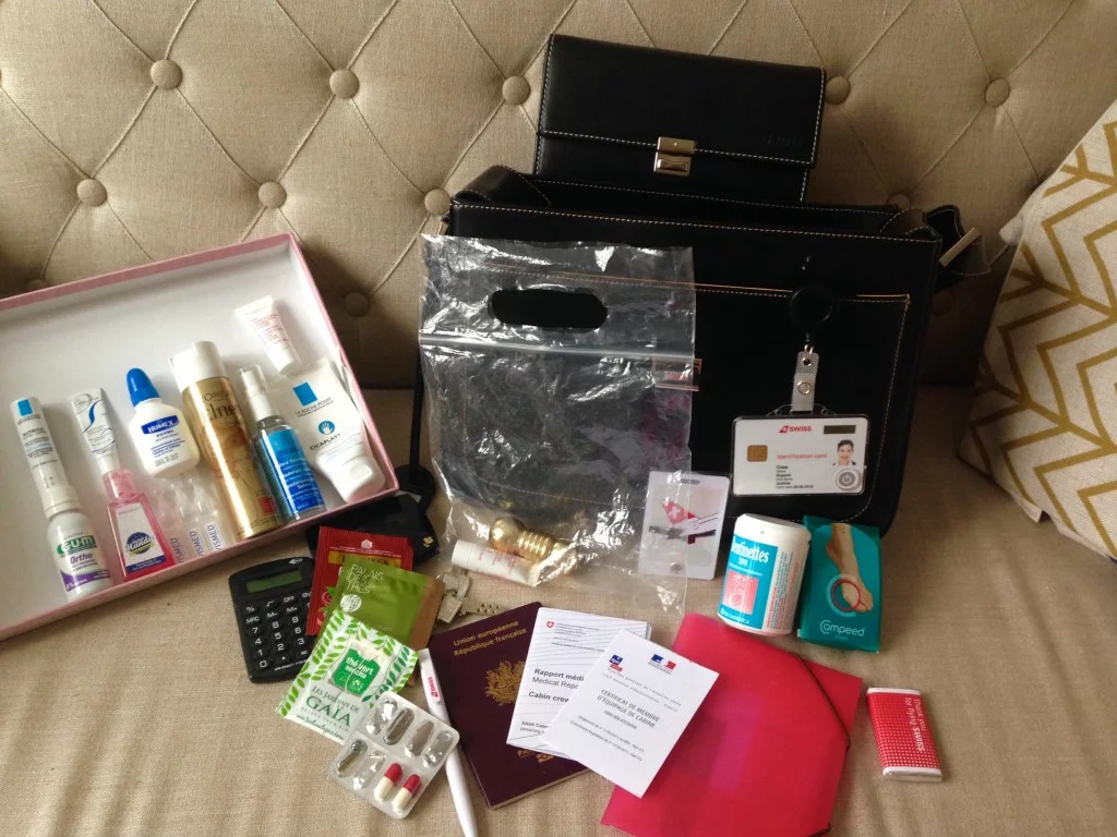 Que trouve-t-on dans un sac d’hôtesse de l’air?