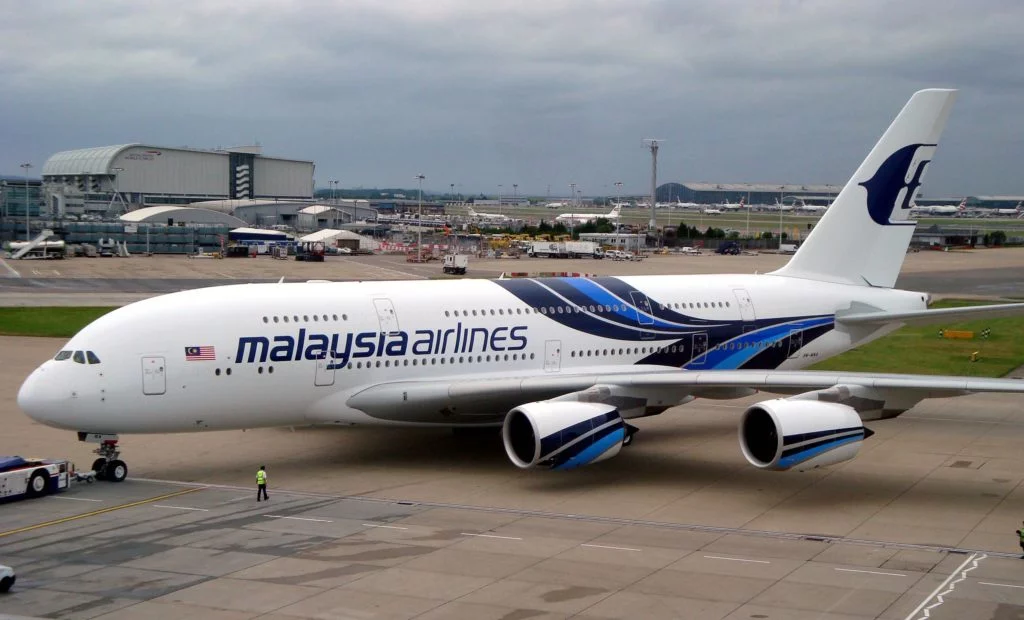 Un Airbus A380 perd une roue