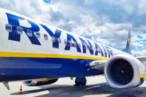 Hôtesse de l’air / steward chez Ryanair : une porte d’entrée exigeante et formatrice vers le métier de PNC